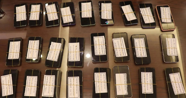 টেকনাফে ২৫টি হারানো মোবাইল উদ্ধার করে দিলো এপিবিএন