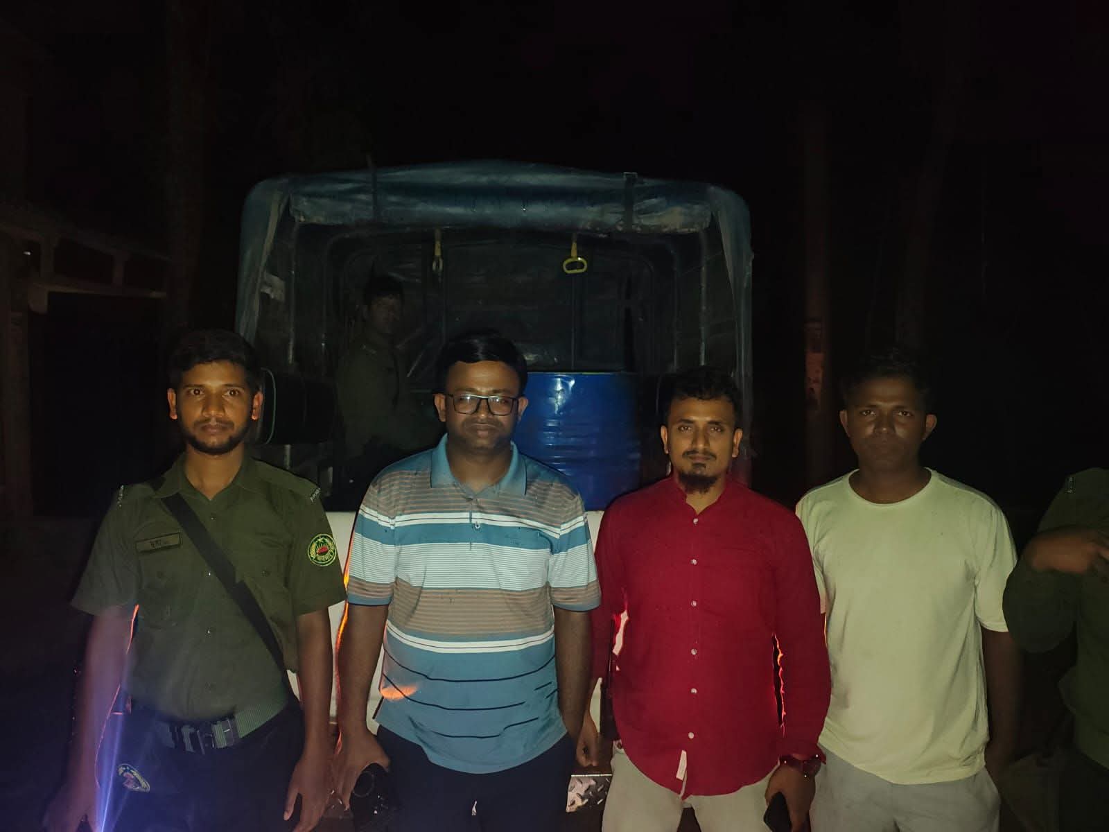 সাতকানিয়ায় অবৈধভাবে মজুদ ৪ শ লিটার তেল উদ্ধার