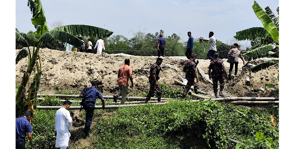 মিরসরাইয়ে অবৈধভাবে উত্তোলিত বালু জব্দ, ৫টি শ্যালো মেশিন ধ্বংস