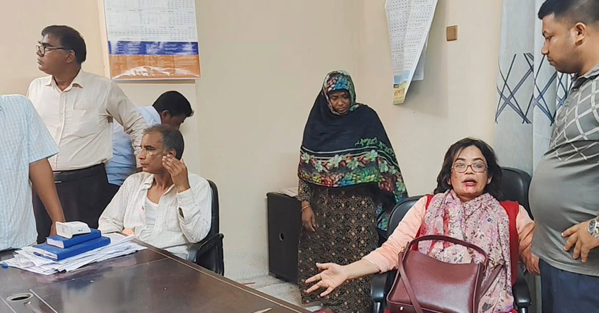 দৈনিক পূর্বকোণ - চট্টগ্রামের দৈনিক ‘চাঁদা না পেয়ে’ কলেজে হামলা-ভাঙচুর, অধ্যক্ষসহ আহত ৫