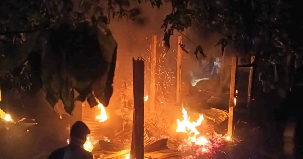 রাঙ্গুনিয়ায় বৈদ্যুতিক শর্ট সার্কিটের আগুনে পুড়ল বসতঘর