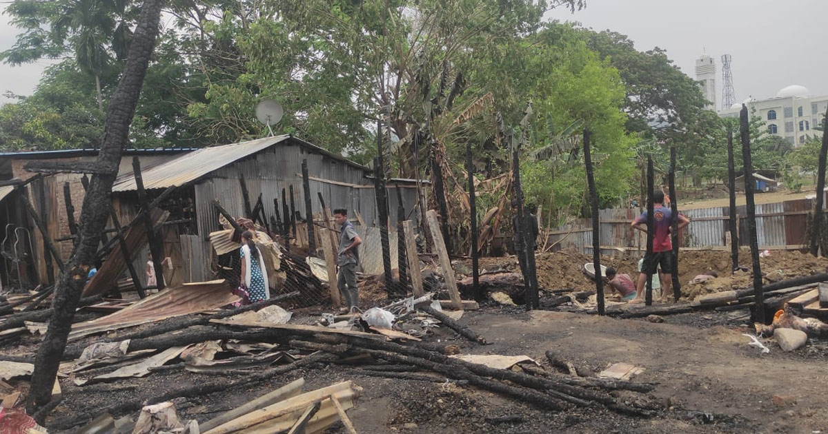 বান্দরবানে মধ্যরাতের আগুনে পুড়ল দোকান ও গরুর খামার