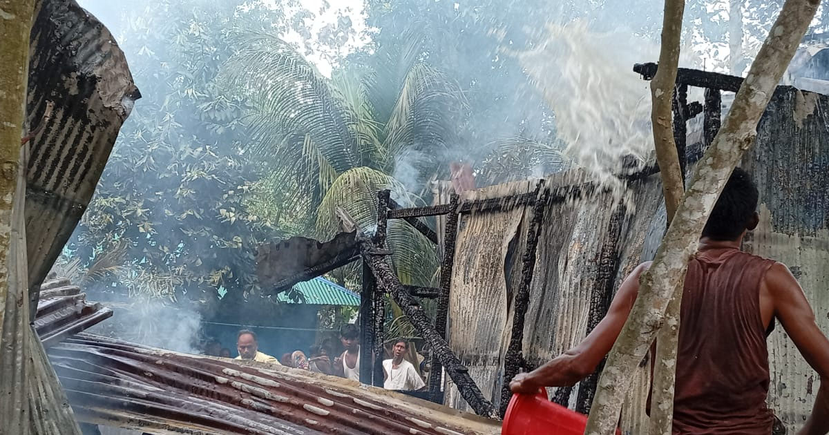 মিরসরাইয়ে আগুনে বসতঘর পুড়ে ছাই