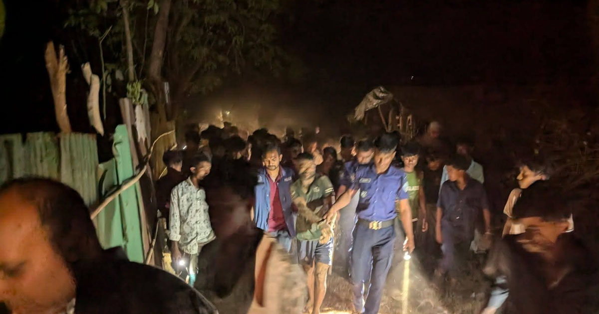 টেকনাফে জনতার হাতে ডাকাত আটক, গণধোলাইয়ের পর পুলিশে সোপর্দ