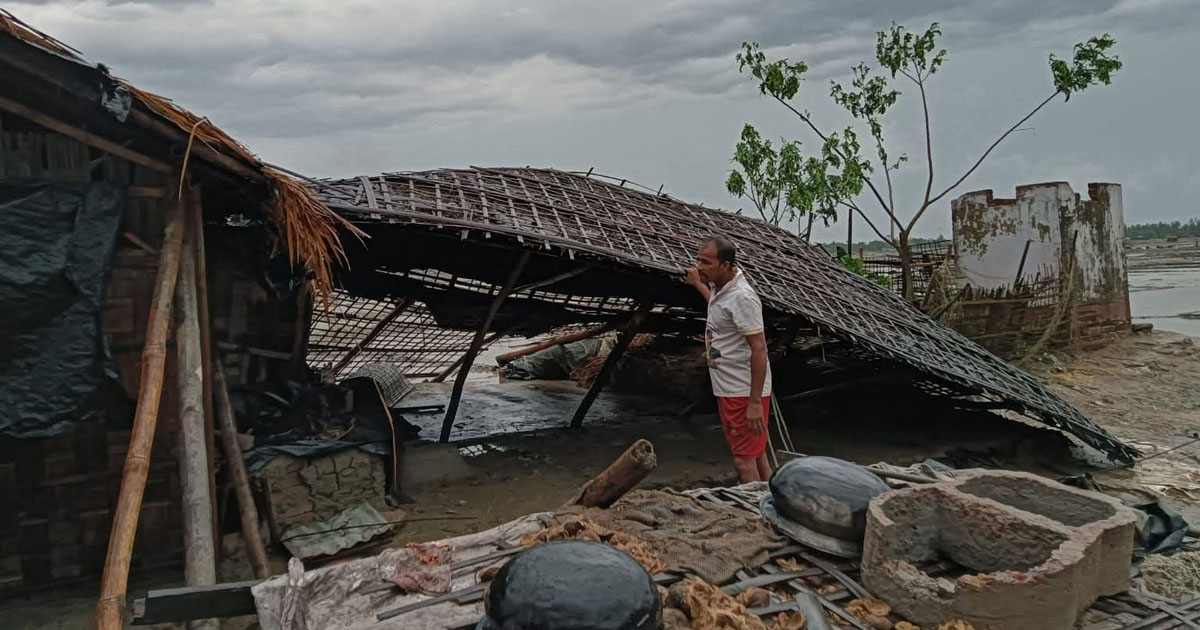 দৈনিক পূর্বকোণ - চট্টগ্রামের দৈনিক কালবৈশাখীর তাণ্ডব পেকুয়ায়, বিচ্ছিন্ন বিদ্যুৎ সংযোগ