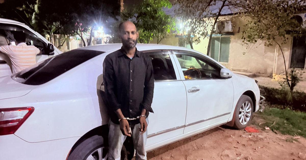 চট্টগ্রামে ভবনের পার্কি থেকে চুরি হওয়া প্রাইভেটকার উদ্ধার, গ্রেপ্তার ১