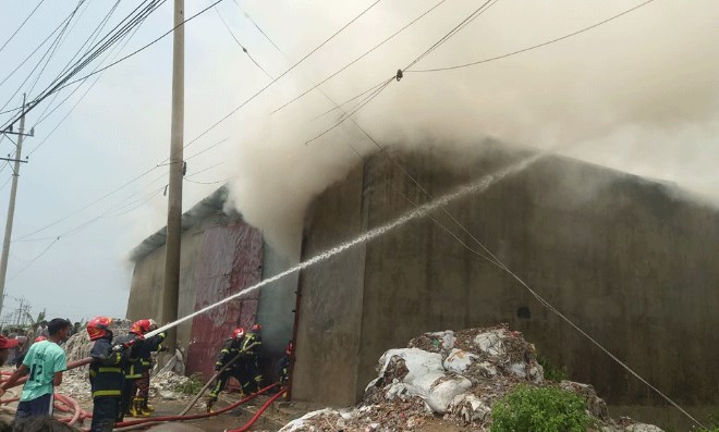 চট্টগ্রামে ঝুট কারখানায় অগ্নিসংযোগের অভিযোগ