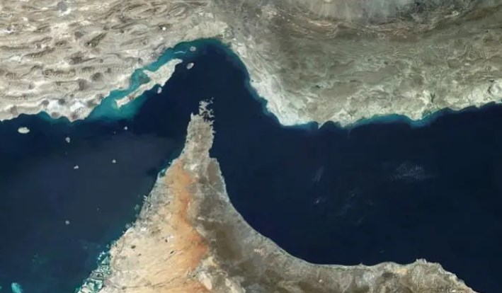 হরমুজ প্রণালি দিয়ে তেলবাহী ট্যাংকার চলাচল বন্ধ, ইরানি গণমাধ্যমের খবর