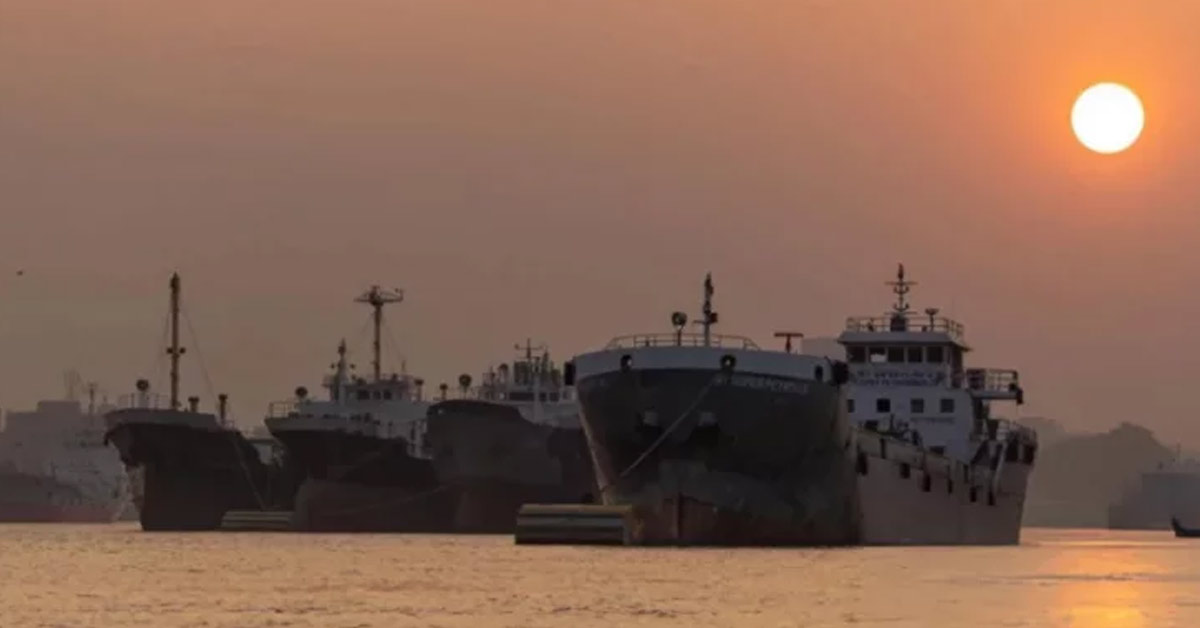 দৈনিক পূর্বকোণ - চট্টগ্রামের দৈনিক ৫ মে চট্টগ্রাম বন্দরে পৌঁছবে ১ লাখ টন অপরিশোধিত তেল