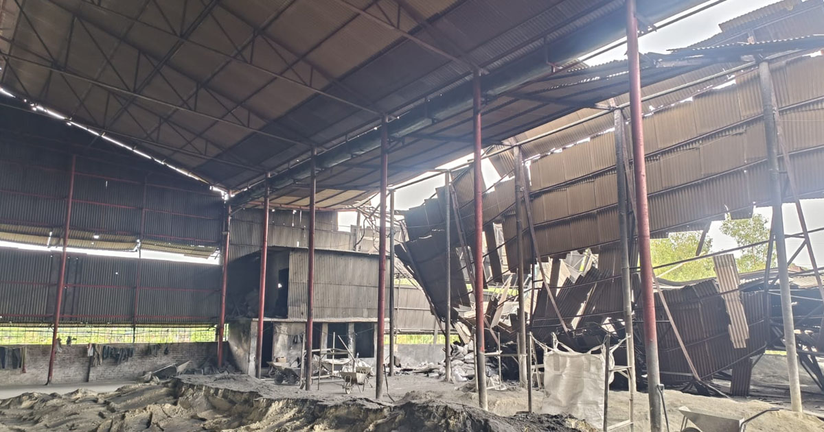 সীতাকুণ্ডে গুদামের চালা ভেঙে পড়ে দুই শ্রমিকের মৃত্যু