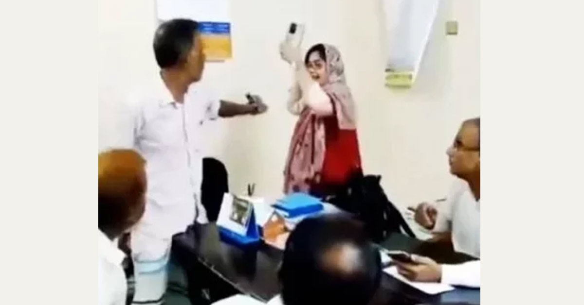 দৈনিক পূর্বকোণ - চট্টগ্রামের দৈনিক বিএনপি নেতার সঙ্গে মারামারি করা সেই শিক্ষিকা সাময়িক বরখাস্ত