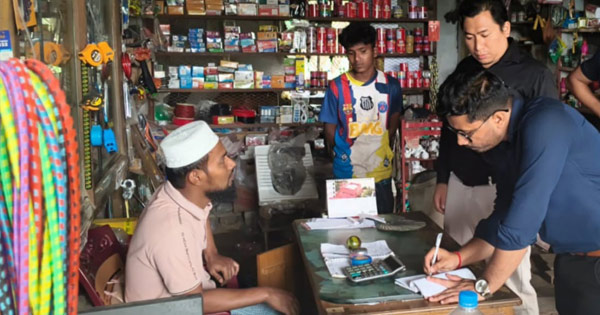 আনোয়ারায় বেশি দামে জ্বালানি তেল বিক্রি, ৩ দোকানিকে জরিমানা