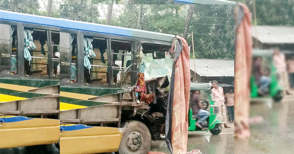 ওভারটেকিং করতে গিয়ে দুর্ঘটনা,চন্দনাইশে চালকসহ আহত ৪