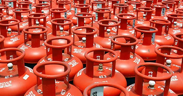 এলপিজির দাম এক লাফে বাড়ল ২১২ টাকা, সন্ধ্যা থেকেই কার্যকর