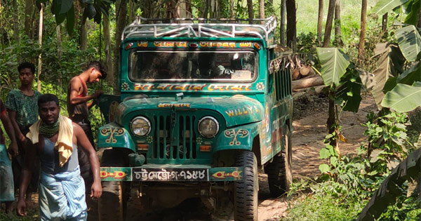 ফটিকছড়িতে অবৈধ বালুমহালে অভিযান: জরিমানাসহ বালু জব্দ