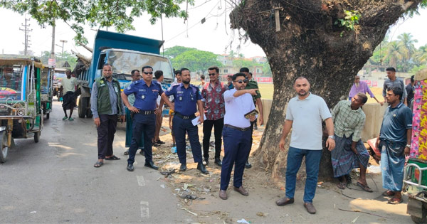 টেকনাফ পৌর এলাকায় অবৈধ স্থাপনা উচ্ছেদ