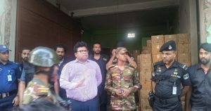 হাটহাজারীতে ভোজ্যতেল মজুতের দায়ে লাখ টাকা জরিমানা, মেয়াদোত্তীর্ণ পণ্য জব্দ