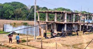 রাঙ্গুনিয়ায় আবাদি জমিতে ভবন নির্মাণকাজ বন্ধ করল প্রশাসন