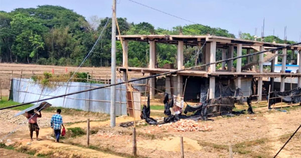 রাঙ্গুনিয়ায় আবাদি জমিতে ভবন নির্মাণ বন্ধে প্রশাসনের হানা
