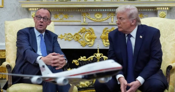 দৈনিক পূর্বকোণ - চট্টগ্রামের দৈনিক চ্যান্সেলর মেরৎসের মন্তব্যে ক্ষুব্ধ ট্রাম্প: জার্মানি থেকে সৈন্য প্রত্যাহারের ইঙ্গিত