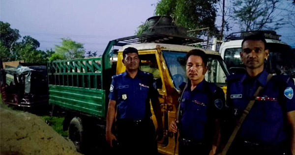 হালদা থেকে অবৈধভাবে উত্তোলনকালে বালু ভর্তি ট্রাক জব্দ