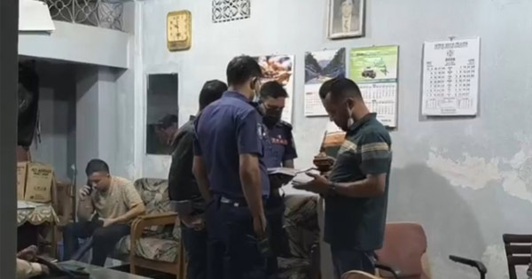 দৈনিক পূর্বকোণ - চট্টগ্রামের দৈনিক কক্সবাজারের হোটেলে ফেনীর বৃদ্ধের অর্ধগলিত মরদেহ উদ্ধার, সঙ্গী উধাও