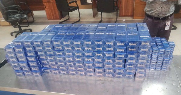 চট্টগ্রাম শাহ আমানত বিমানবন্দরে ৮ লাখ টাকার সিগারেট জব্দ