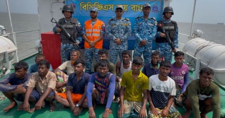 সমুদ্রে ৩ দিন ধরে ভাসতে থাকা ফিশিং বোটসহ ১৪ জেলে জীবিত উদ্ধার