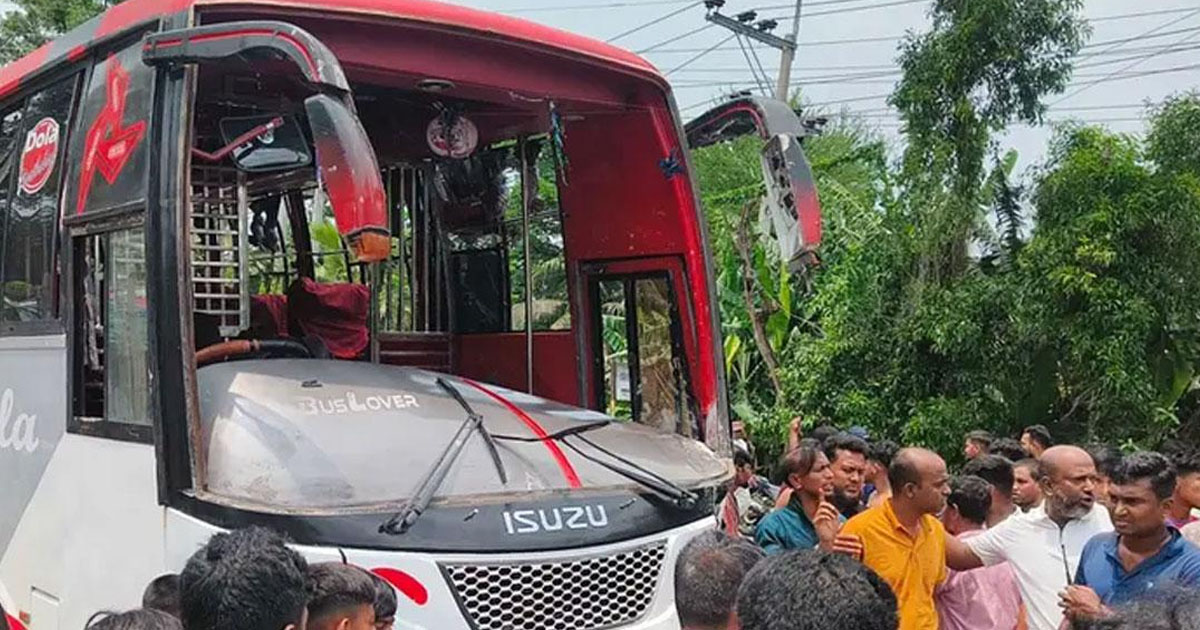 ঈদের দিন বাস ও মোটরসাইকেলের সংঘর্ষে প্রাণ গেল ৫ জনের
