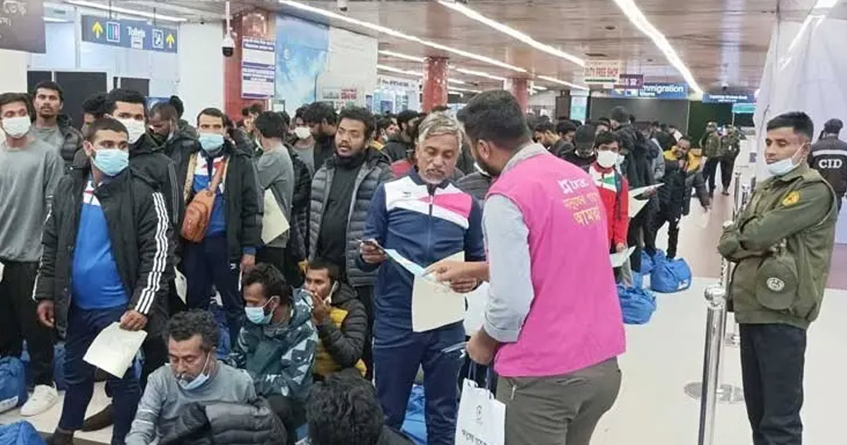 দেশে ফিরলেন লিবিয়ায় বন্দি থাকা ১৭৪ বাংলাদেশি