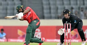 দ্রুত ৩ উইকেট হারানোর পর বাংলাদেশকে স্বস্তি দিল বৃষ্টি