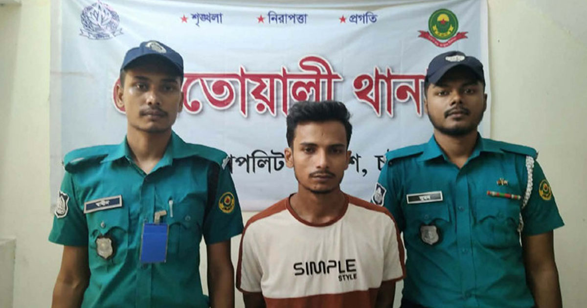 কোতোয়ালীতে দোকানের ভিতর মিলল চোলাইমদ, গ্রেপ্তার ১