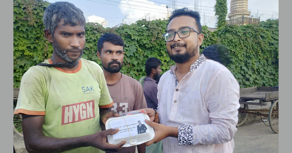 দৈনিক পূর্বকোণ - চট্টগ্রামের দৈনিক মে দিবসে চট্টগ্রামের ২০০ দিনমজুর পেল খাবার