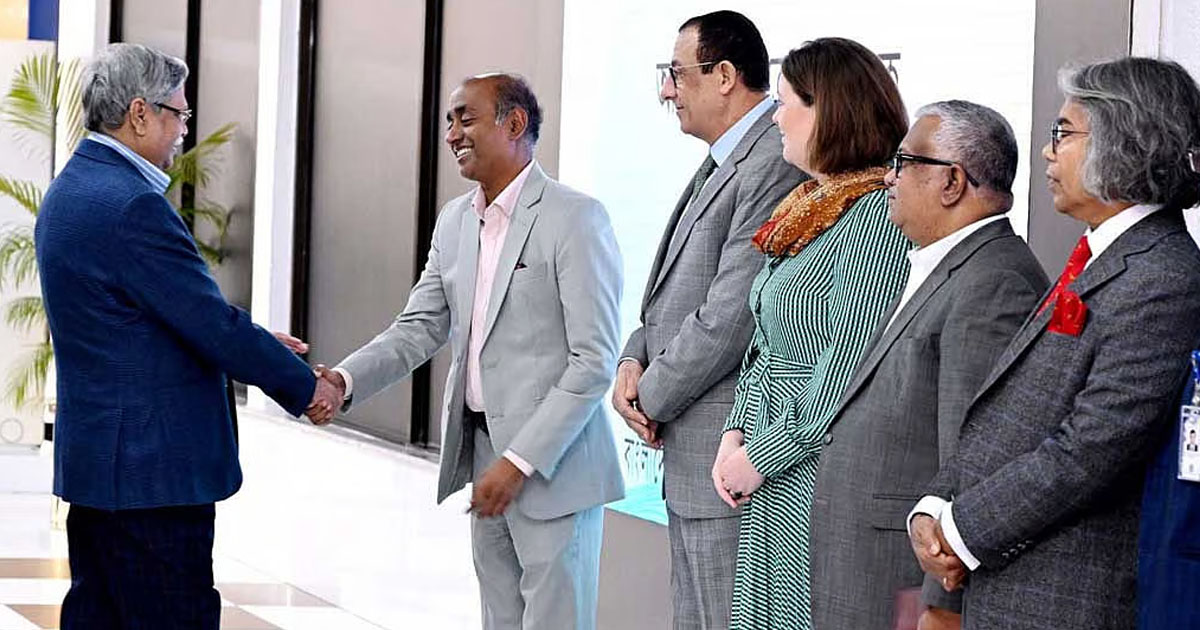যুক্তরাজ্যে চিকিৎসা শেষে দেশে ফিরলেন রাষ্ট্রপতি
