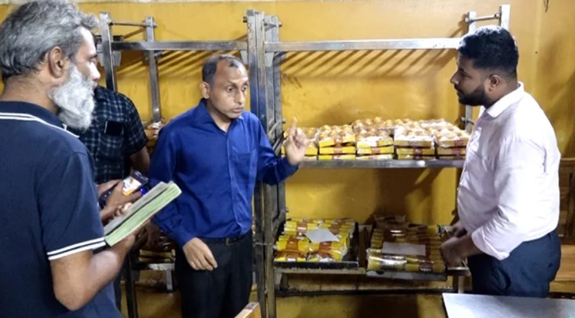 খাবারে তেলাপোকা, মধুবনকে আড়াই লাখ টাকা জরিমানা
