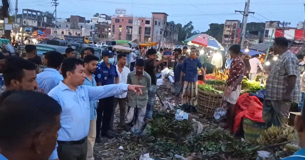 ঈদযাত্রায় দুর্ভোগ কমাতে আনোয়ারায় প্রশাসনের অভিযান