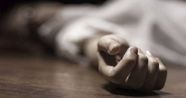 কাজ থেকে ফিরে তরুণীর লাশ উদ্ধার করল পরিবারের সদস্যরা