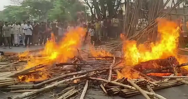 স্কুলছাত্রী আহতের ঘটনায় ঢাকা-চট্টগ্রাম মহাসড়কে সহপাঠীদের অবরোধ