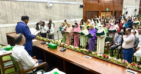 শপথ নিলেন সংরক্ষিত নারী আসনের ৪৯ এমপি
