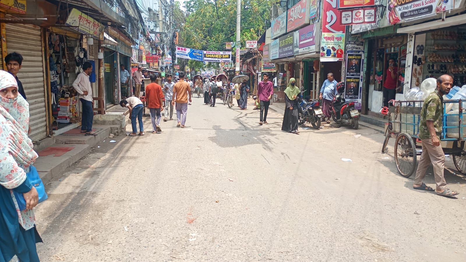 চকবাজারে চসিকের অভিযানে ৪০টি অবৈধ দোকান উচ্ছেদ