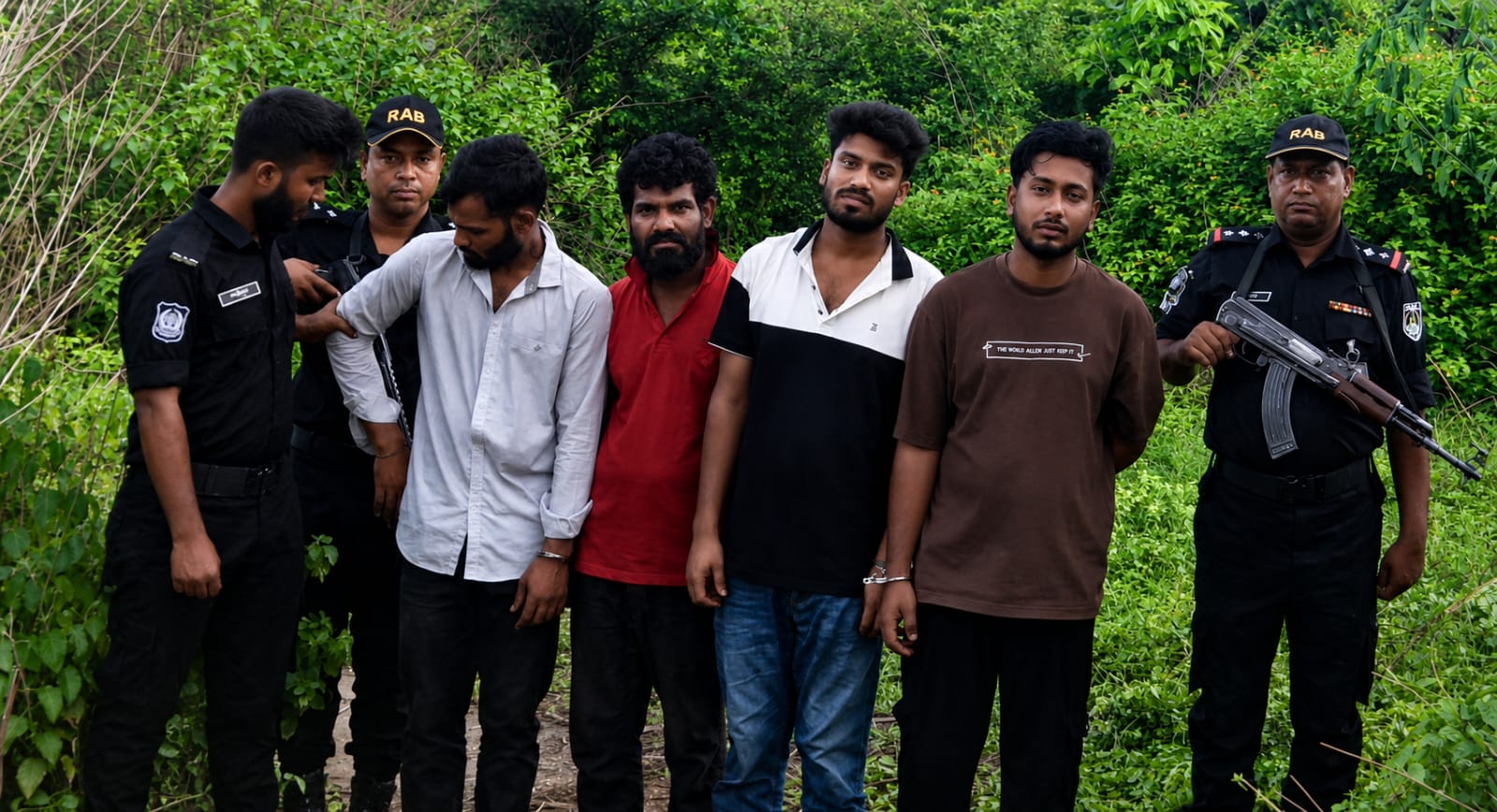 দৈনিক পূর্বকোণ - চট্টগ্রামের দৈনিক কাতার প্রবাসীকে অপহরণের দুই ঘণ্টার মধ্যে উদ্ধার করলো র্যাব, আটক ৪