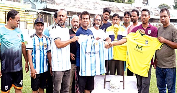 দৈনিক পূর্বকোণ - চট্টগ্রামের দৈনিক টিসিজেএ’র প্রীতি ম্যাচ: ট্রফি ও জার্সি উন্মোচনে আর্জেন্টিনা-ব্রাজিল উন্মাদনা