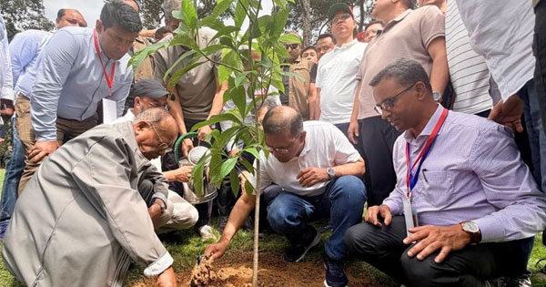 দৈনিক পূর্বকোণ - চট্টগ্রামের দৈনিক ২৫ কোটি বৃক্ষরোপণ কর্মসূচির উদ্বোধন করলেন প্রধানমন্ত্রী