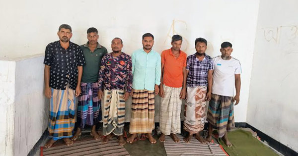 দৈনিক পূর্বকোণ - চট্টগ্রামের দৈনিক পুশইনে বিএসএফকে সহায়তার অভিযোগে ৭ বাংলাদেশিকে আটক করল বিজিবি