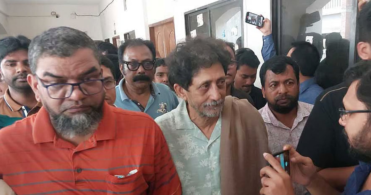 দৈনিক পূর্বকোণ - চট্টগ্রামের দৈনিক হত্যা মামলায় আবুল বারকাতের জামিন, কারামুক্তিতে বাধা নেই