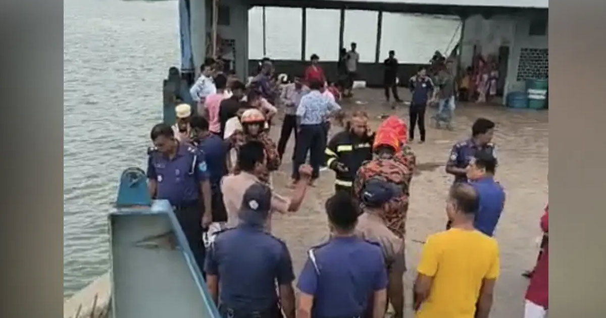 দৈনিক পূর্বকোণ - চট্টগ্রামের দৈনিক আবারও দৌলতদিয়া ঘাটে যাত্রীবাহী বাসডুবি, হতাহতের শঙ্কা