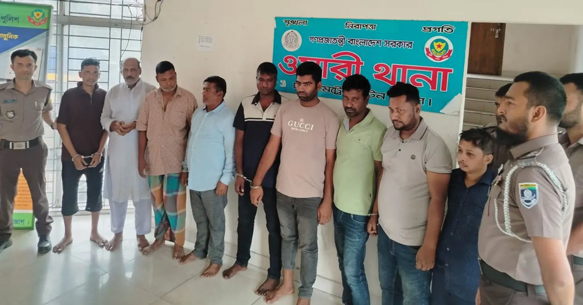 দৈনিক পূর্বকোণ - চট্টগ্রামের দৈনিক ব্যবসায়ীকে মাইক্রোবাসে তুলে নিয়ে চোখ-মুখ বেঁধে ৫৭ ভরি স্বর্ণ লুট, গ্রেপ্তার ৯