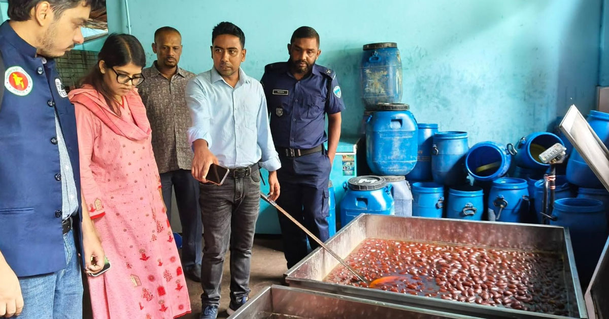 দৈনিক পূর্বকোণ - চট্টগ্রামের দৈনিক বোয়ালখালীতে দুই প্রতিষ্ঠানকে লাখ টাকা জরিমানা