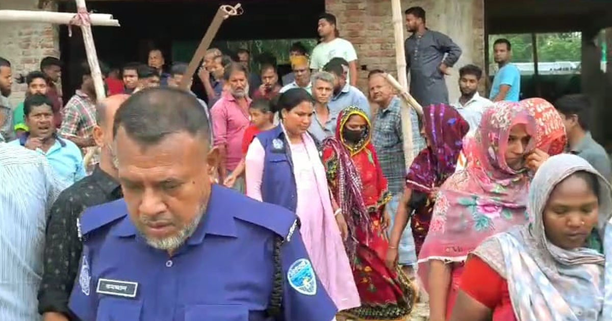 দৈনিক পূর্বকোণ - চট্টগ্রামের দৈনিক ফটিকছড়িতে পাঁচ মহিলাকে চোর সন্দেহে পুলিশে দিল জনতা