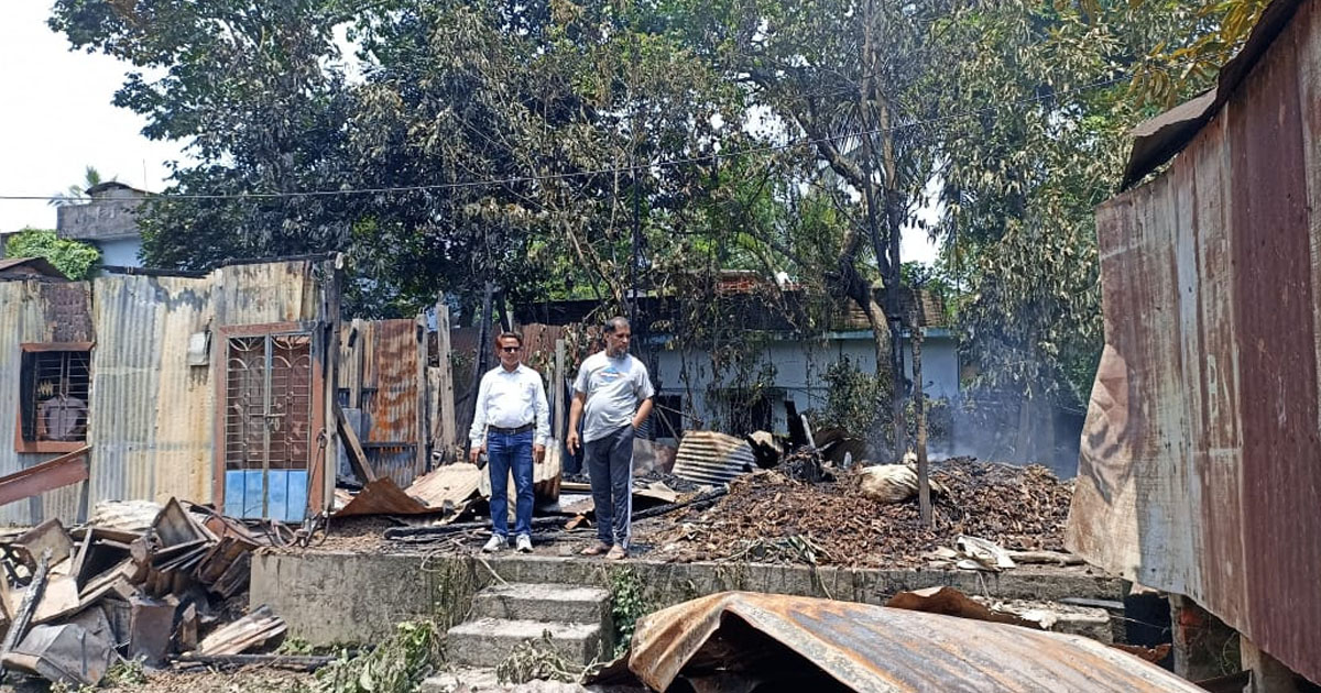 হাটহাজারীতে আগুনে নিঃস্ব এক পরিবার, ক্ষতি ১০ লক্ষাধিক টাকা